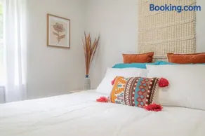 BOHO Suite! Near Downtown and Foodie Hotspots - Image 2