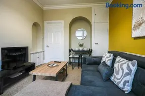 Neilston Gateaway - Image 2