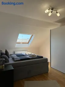 Oak ONE - Modern City Stay - Image 2