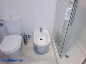 Céntrico Apartamento con Patio Privado - Image 4