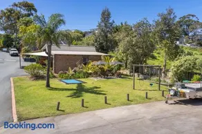 Bermagui Coastal Hideaway - Pet Friendly - Image 2