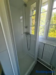 Maison Briand - Grande chambre chez l'habitant - Melun Centre - Wifi, Netflix, Smart TV, Lit à mousse mémoire de forme - Image 3