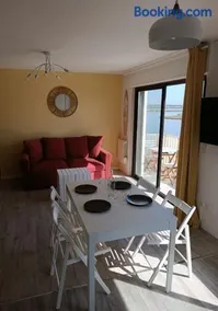 Grand studio avec balcon en bord de mer - Image 1