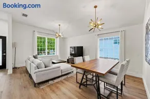 Austin Home with King bed and Bunk room - Image 4