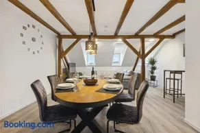 EasyStay Hof Apartment 130square metre Bahnof Zentral - Image 3