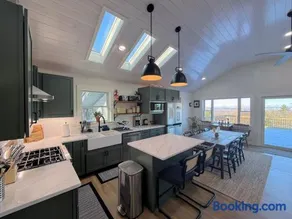 2T Bethlehem Retreat with Stunning Sunset Views in the Heart of the White Mountains - Image 2