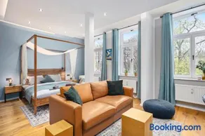 EDLER WOHNRAUM Stadtstudio mit Himmelbett, Weinkühler, Balkon, Miele-Kaffeevollautomat, Klima & WLAN 200 Mbps - Image 3