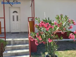 Rákos-patak Family House Garden & Free Parking - Image 2