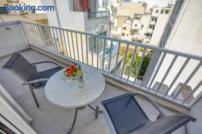 Gzira Penthouse 2BR Peaceful Balcony - Image 2