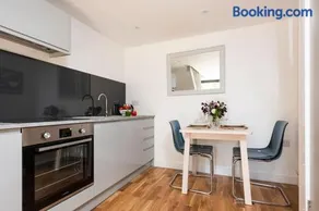 The Studio, Rosebud. 5 minutes walk to beach. - Image 2