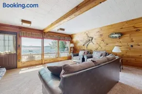Comfy Lakefront Cabin with Gorgeous Views, Private Dock & Pebble Beach - Image 5
