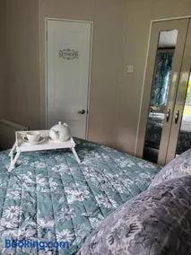 Elegant 2 Bedroom En-Suite Caravan with Bathtub near Edinburgh Seton Sands Holiday Village - Image 5
