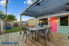 4 Mi to Beach • King Suite • Sleeps 8 - Image 2
