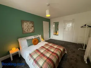 Duke's Retreat - 4 BR Sleeps 8 Ideal 4 Contractors - Image 1