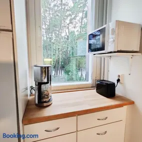 Quiet 2-Room Apt - Free Parking, WiFi, & Balcony - Image 4