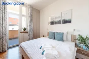 City Glow Family Apartment With Terrace Near The City Center - Self Check in - Image 1
