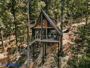Live Oak Treehouse at Treetop Escapes - Image 3