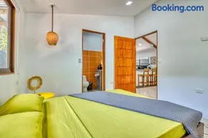 Oceanfront House with AC, Fast WiFi at Cocles Beachbreak - Image 4