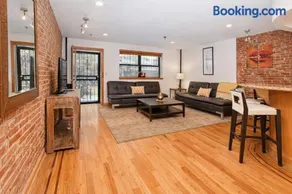 Luxury 2 Bedroom 2 Bath Townhouse in Manhattan - Image 2