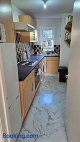 Spacious Central Reading Flat, 2 Double Beds, Wi-Fi, Parking - Image 5
