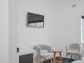 Farmer's Stay Apt 1 - Roadhouse & Renovated Pub - Image 3