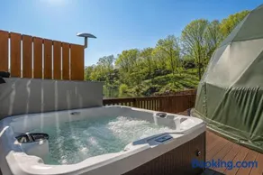 Luna Dome - Lakefront with Hot Tub, Wi-Fi, Sleeps 4 - Image 1