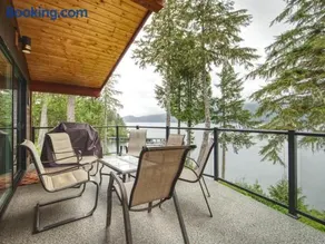Going Coastal A - Oceanfront - Pet Friendly - Image 1