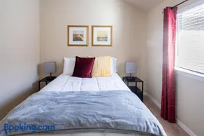 Bright and Spacious 3 Bedroom Townhome, Minutes from DFW Airport - Image 2