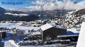 Stunning 4BDR Villa- Private Sauna & Lake View - Image 2