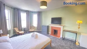 Luxury 2 bed Bournemouth Walk to Beach Poole King bed - Image 5