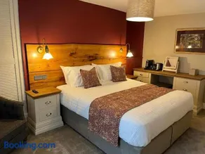 The Castle Coaching Inn - Image 2