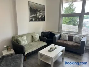 3 Bedroom Flat in Town Centre Wellingborough - Image 1
