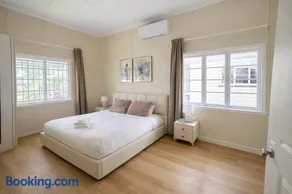 Entire 3bedroom house close to CBD - Image 3