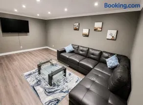 Elegant 3BR Townhome with Lounge, Parking - Image 2