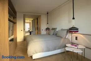 Luxueux Appartement avec balcon, Champs Élysées - Image 1