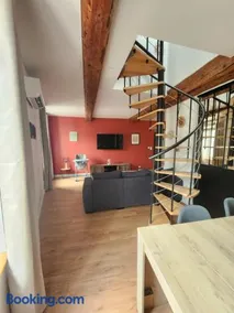 T3 Duplex with bike garage close - Image 1