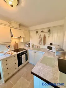 The Poppies, Norfolk, a charming coastal cottage - Image 3