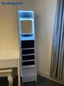 Plymouth City Apartment - Image 4