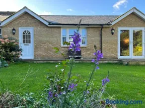 Cosy Hillside Annex - Image 1