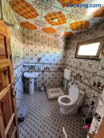 Venus Guest House Lalazar - Image 4