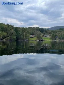 Hytte ved sjøen med båtutleige - Image 3