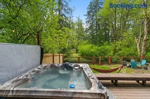 Rainier River Retreat - Image 4