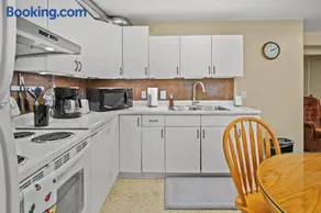 3BR Home • Near Maverik Center & Valley Fair - Image 3