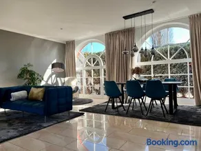 Villa am Park Apartment - Image 2