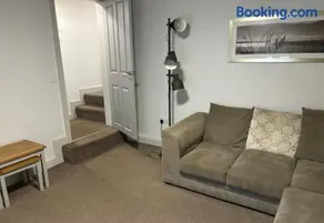 Unique, Large 2 bedroom Flat - Image 1