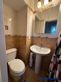 Stunning 4BR home close to NYC - Image 3