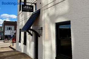 Modern 1BR Downtown Near Stone Face - Image 3