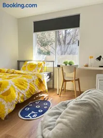 Canberra Stay Near ANU With Free Parking - Image 1