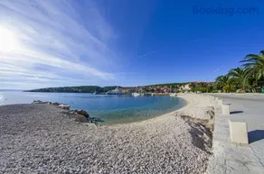 Apartments with parking space Sumartin, Brac - 12487 - Image 2