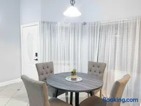 Cozy 2 bedroom 2 baths home - Image 3